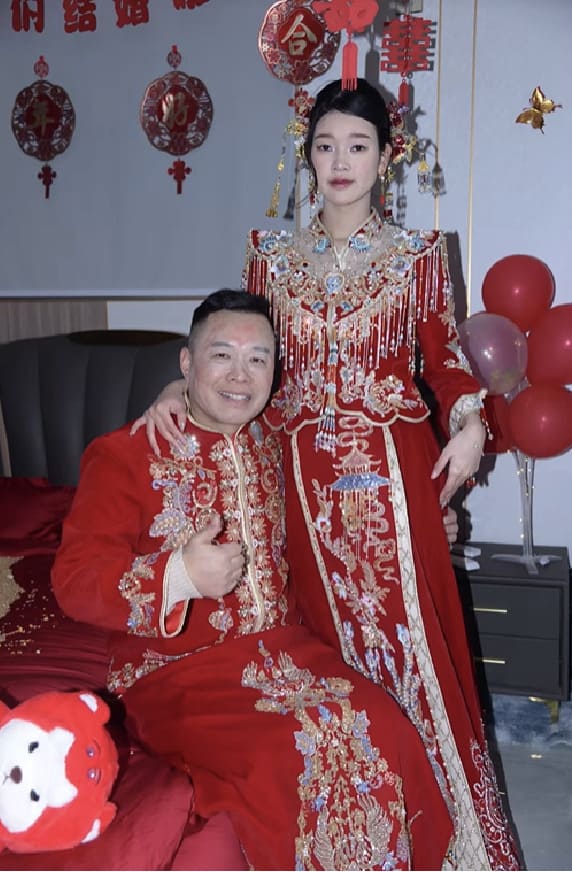 Đám Cưới Tôn Bằng Và Vợ Trẻ Kém 26 Tuổi: Khoảnh Khắc Cam Thường Khiến Cô Dâu Trở Thành Tâm Điểm Chú Ý 2 Bằng Kém 26 Tuổi Trong Lễ Cưới