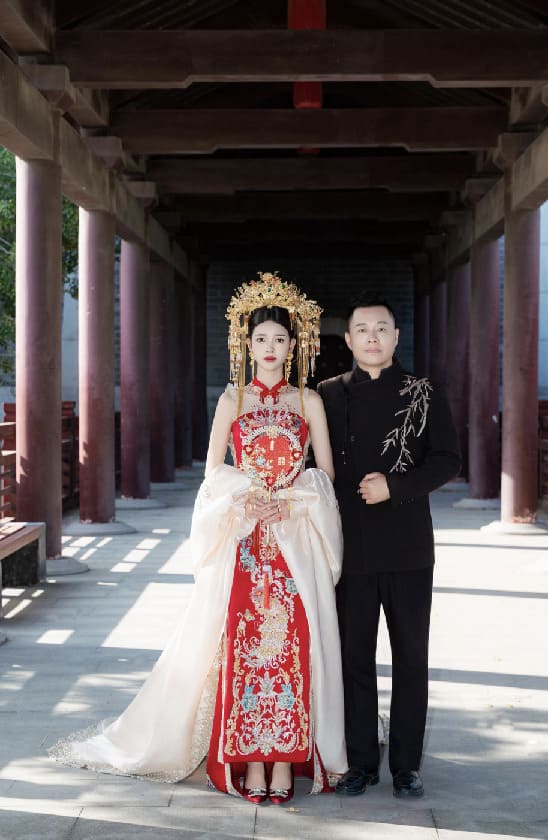 Đám Cưới Tôn Bằng Và Vợ Trẻ Kém 26 Tuổi: Khoảnh Khắc Cam Thường Khiến Cô Dâu Trở Thành Tâm Điểm Chú Ý 1 Đám Cưới Tôn Bằng Và Vợ Trẻ Kém 26 Tuổi