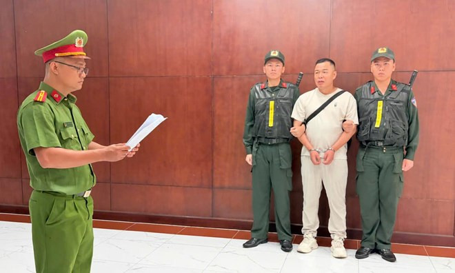 Tôn Bằng - Chồng cũ Hằng Du Mục bị khởi tố